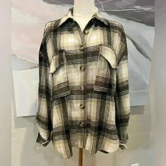 KLD black and tan flannel shacket Size S/M - Picture 5 of 8